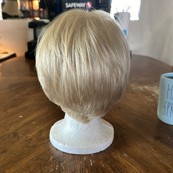 💯Noriko Collection By Aderans, Wig, creamy blond, brand new, never warn!💯 - Picture 3 of 11